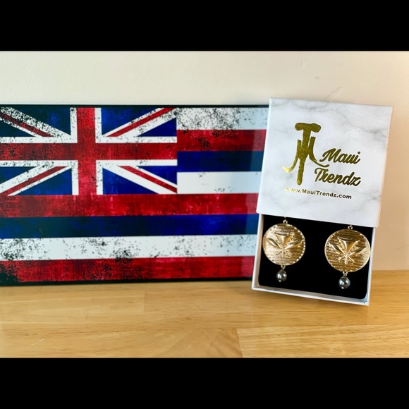 14k Gold Hawaiian Flag Earrings with Silver Pearl - Picture 6 of 8